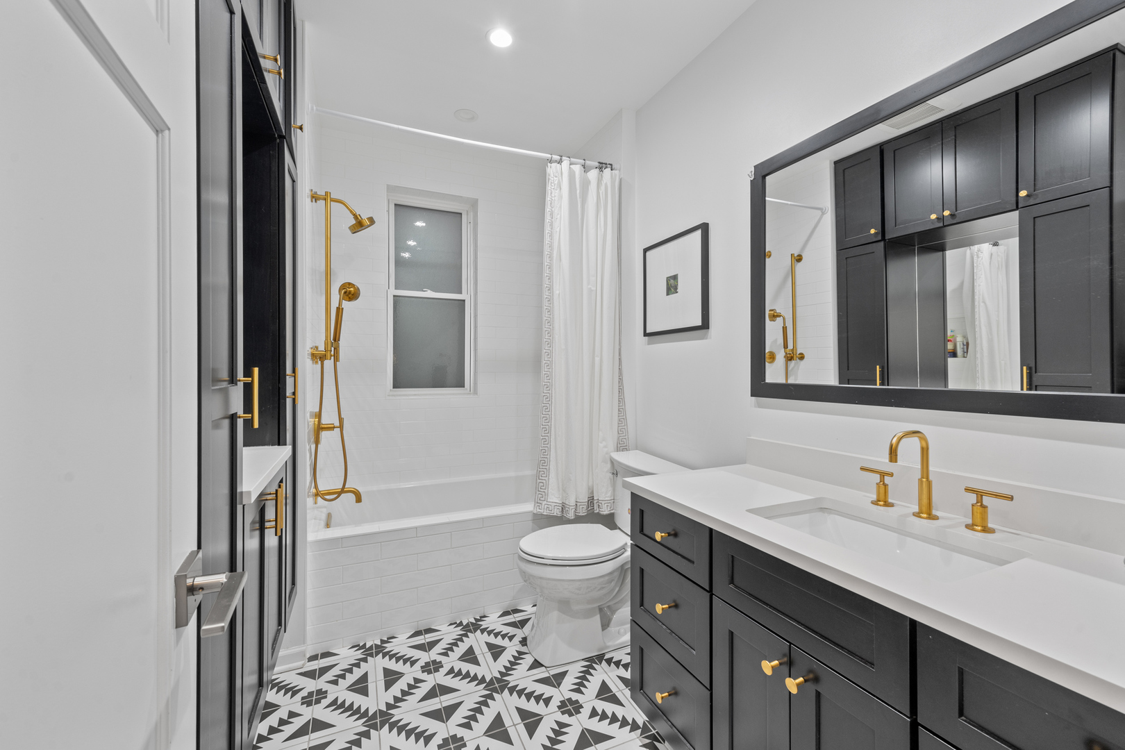 425 W Briar Place 1e Property Photo 16