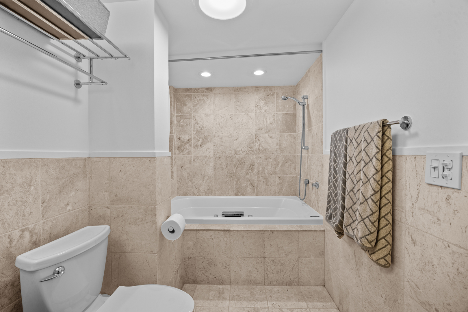 425 W Briar Place 1e Property Photo 30