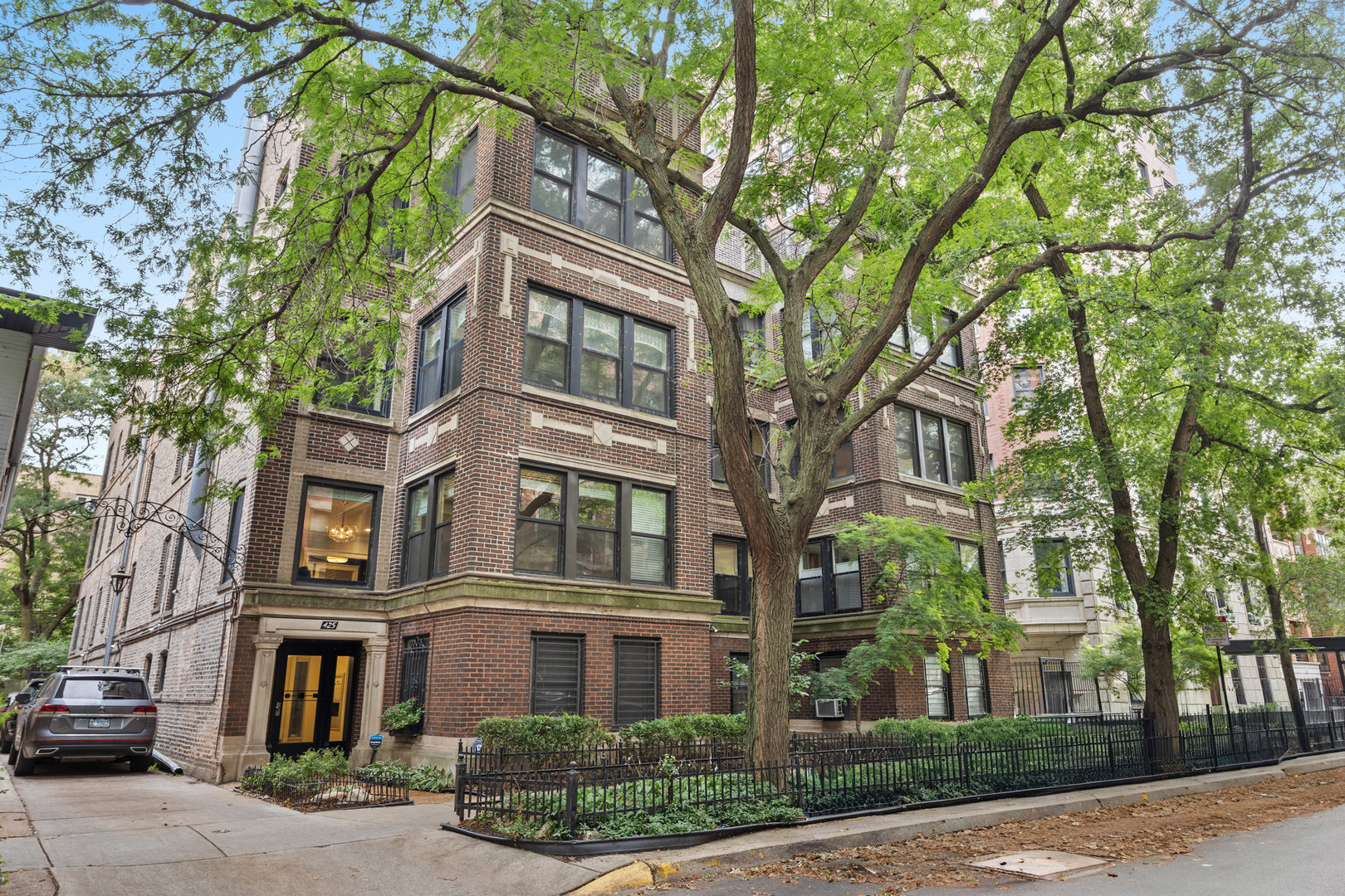 425 W Briar Place 1e Property Photo 37