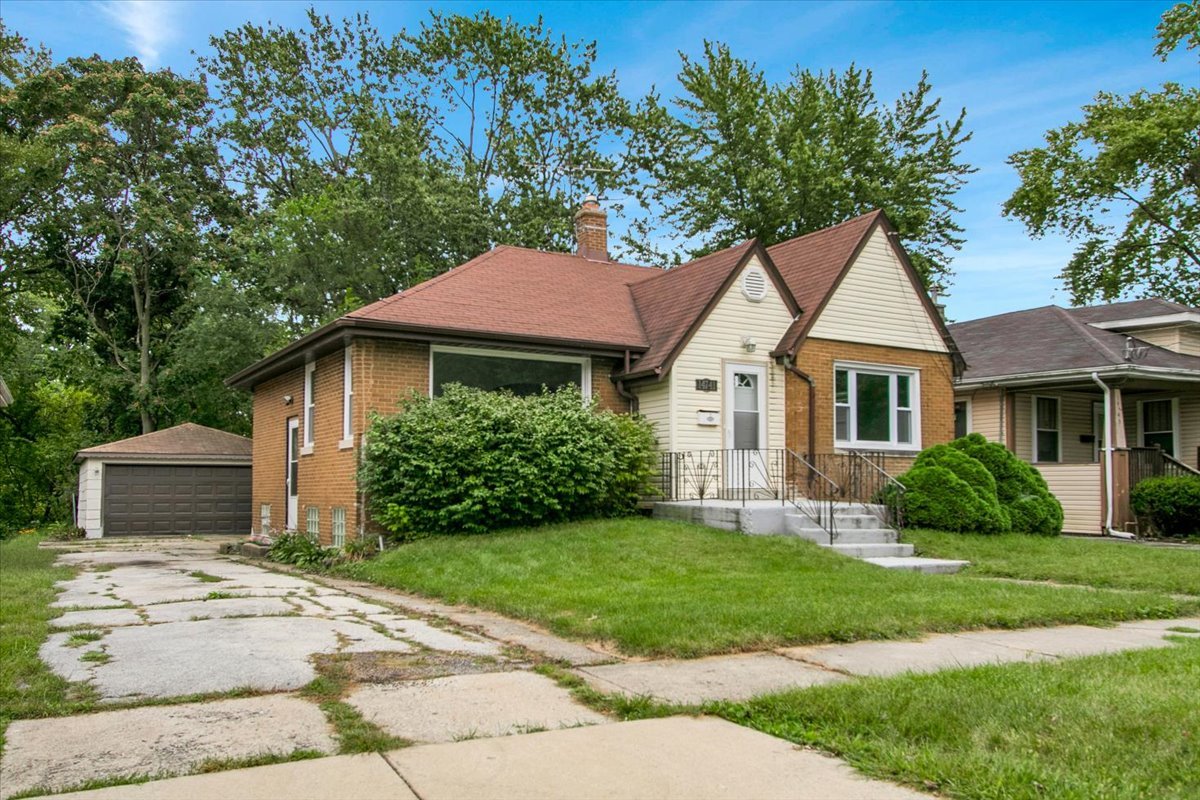 14741 Riverside Drive Property Photo 2