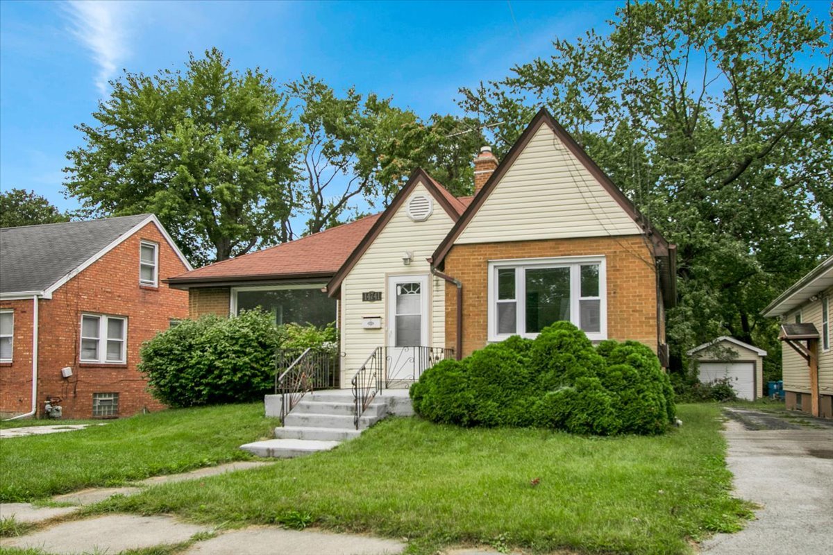 14741 Riverside Drive Property Photo 3