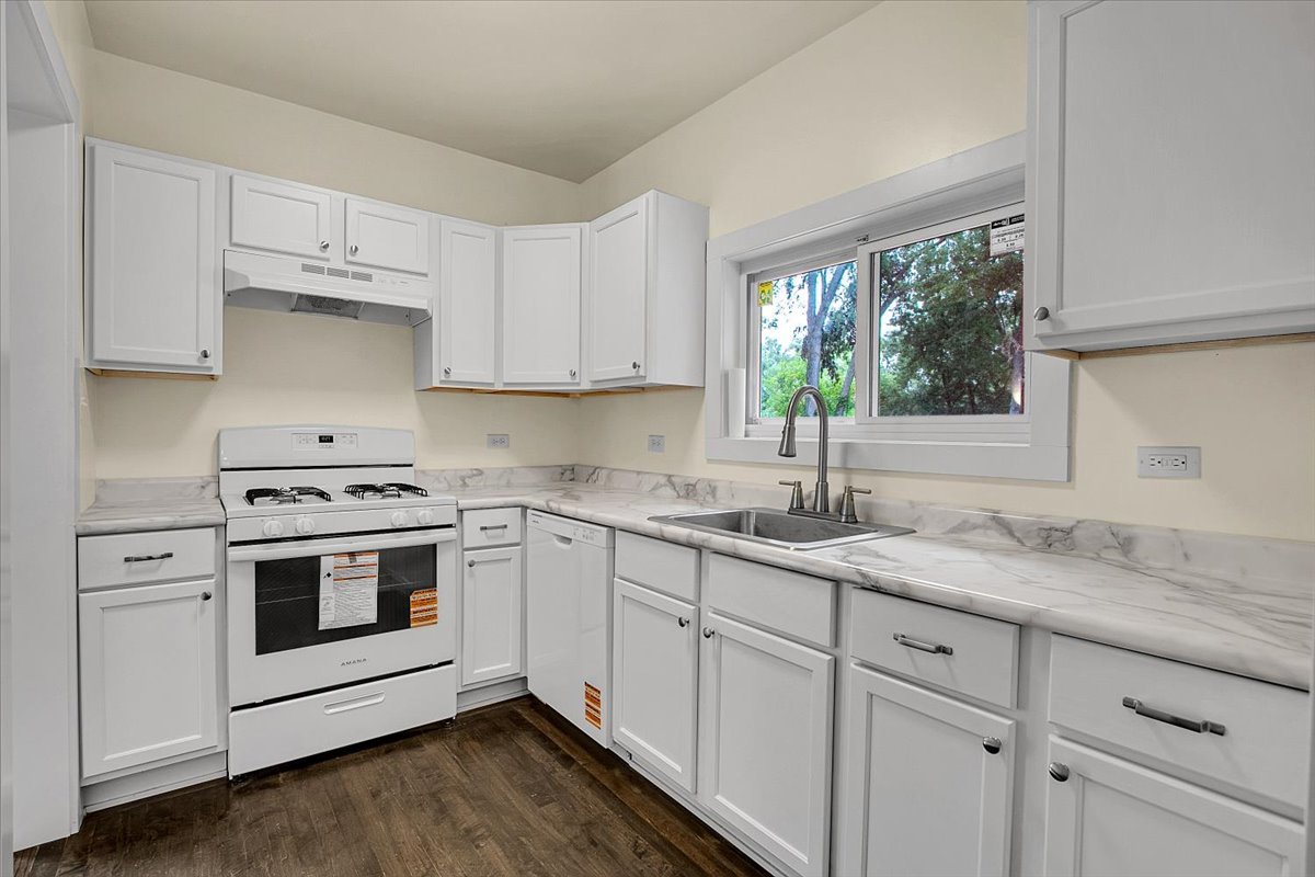 14741 Riverside Drive Property Photo 5