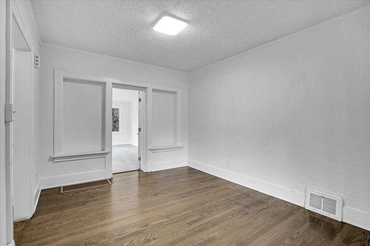 14741 Riverside Drive Property Photo 8