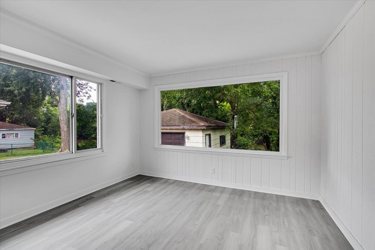 14741 Riverside Drive Property Photo 11