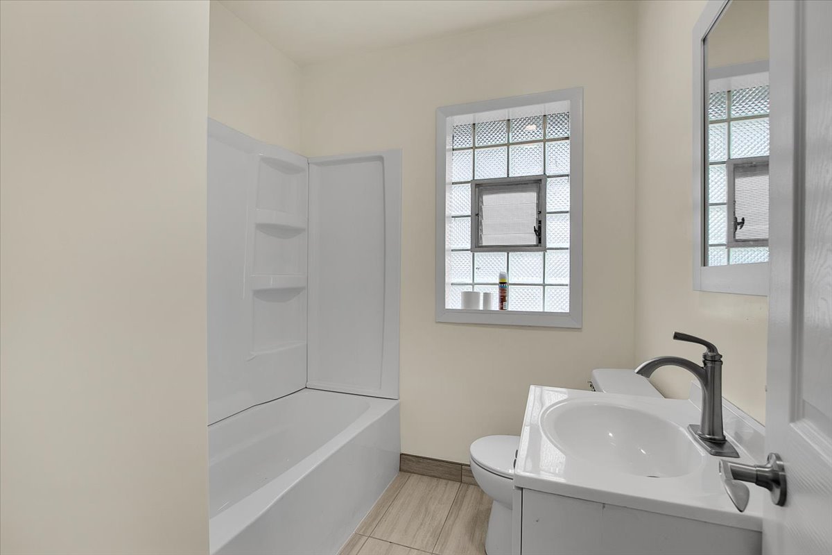14741 Riverside Drive Property Photo 19