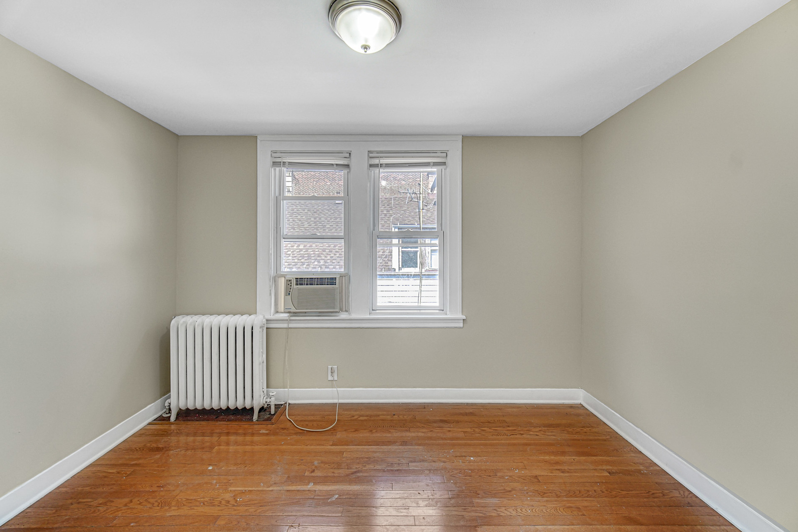 4824 W Byron Street Property Photo 8