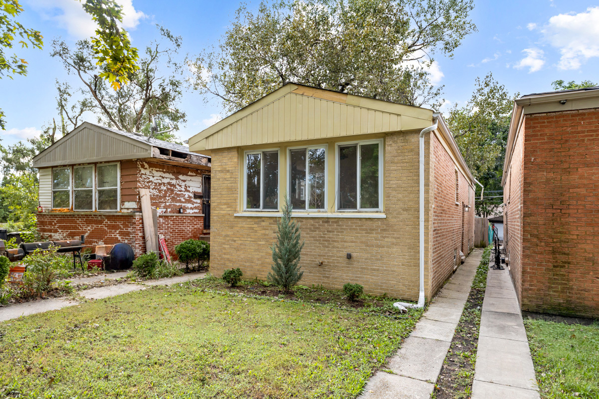 1115 W 110th Street Property Photo 2