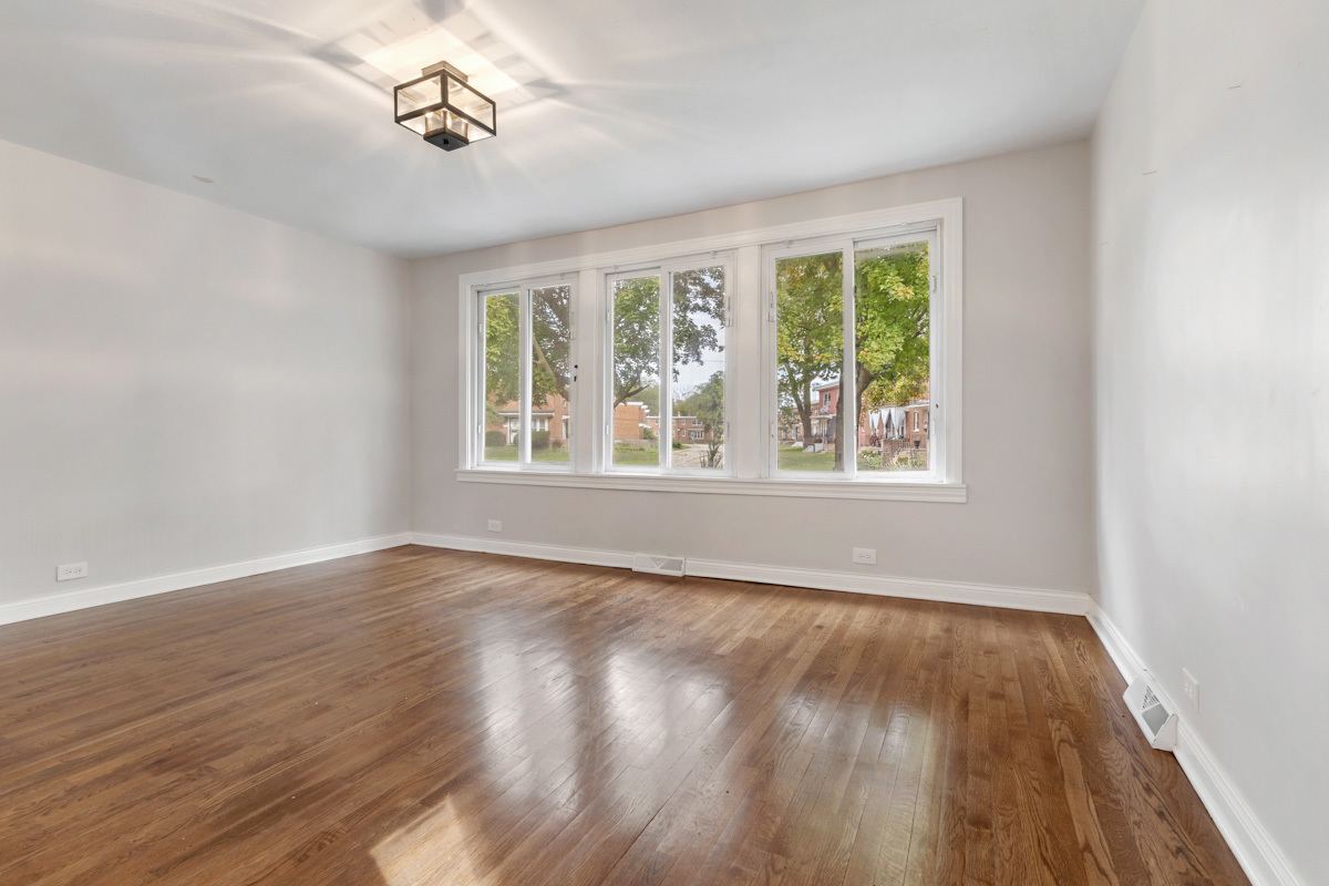 1115 W 110th Street Property Photo 4