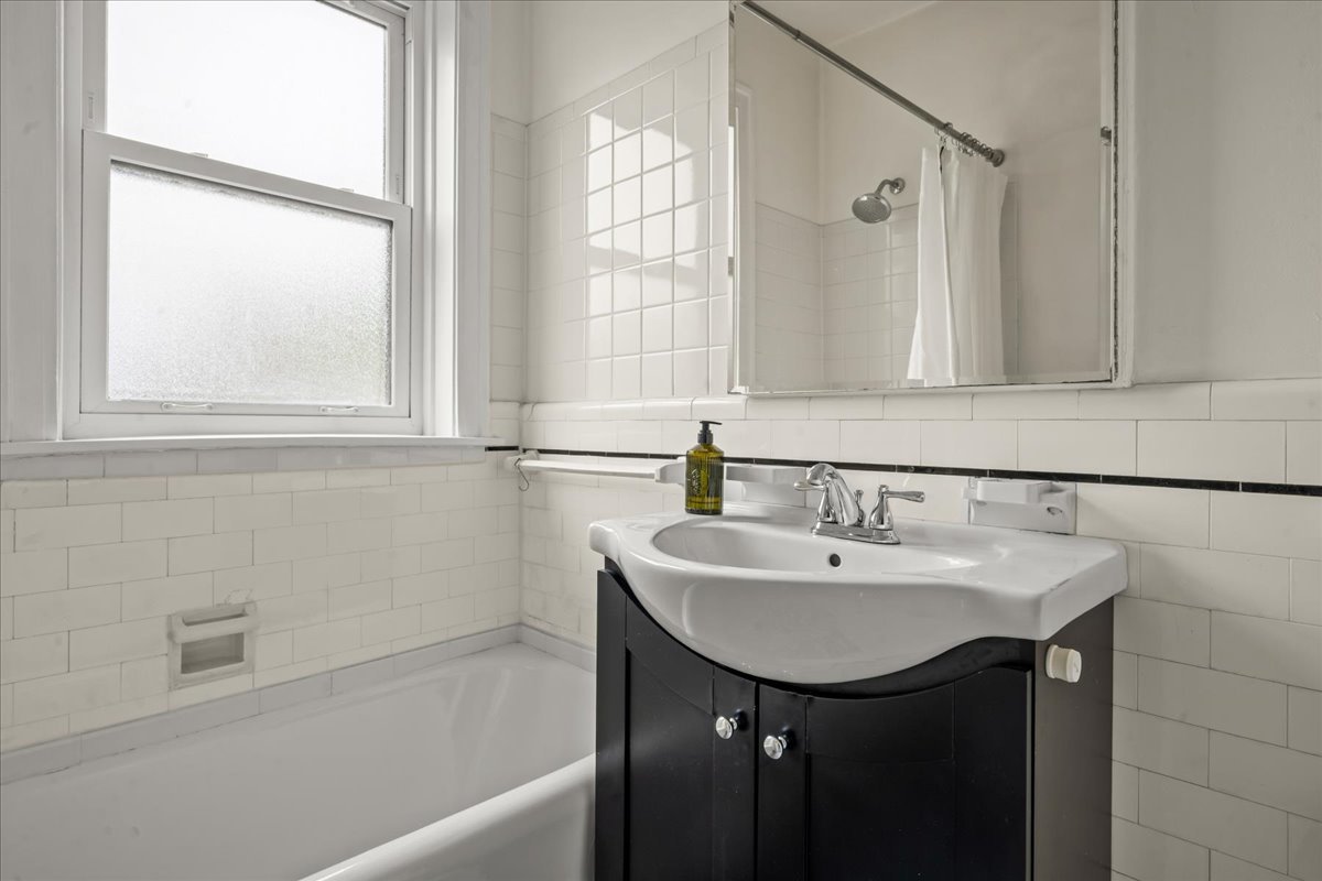 906 Greenwood Street 3e Property Photo 13