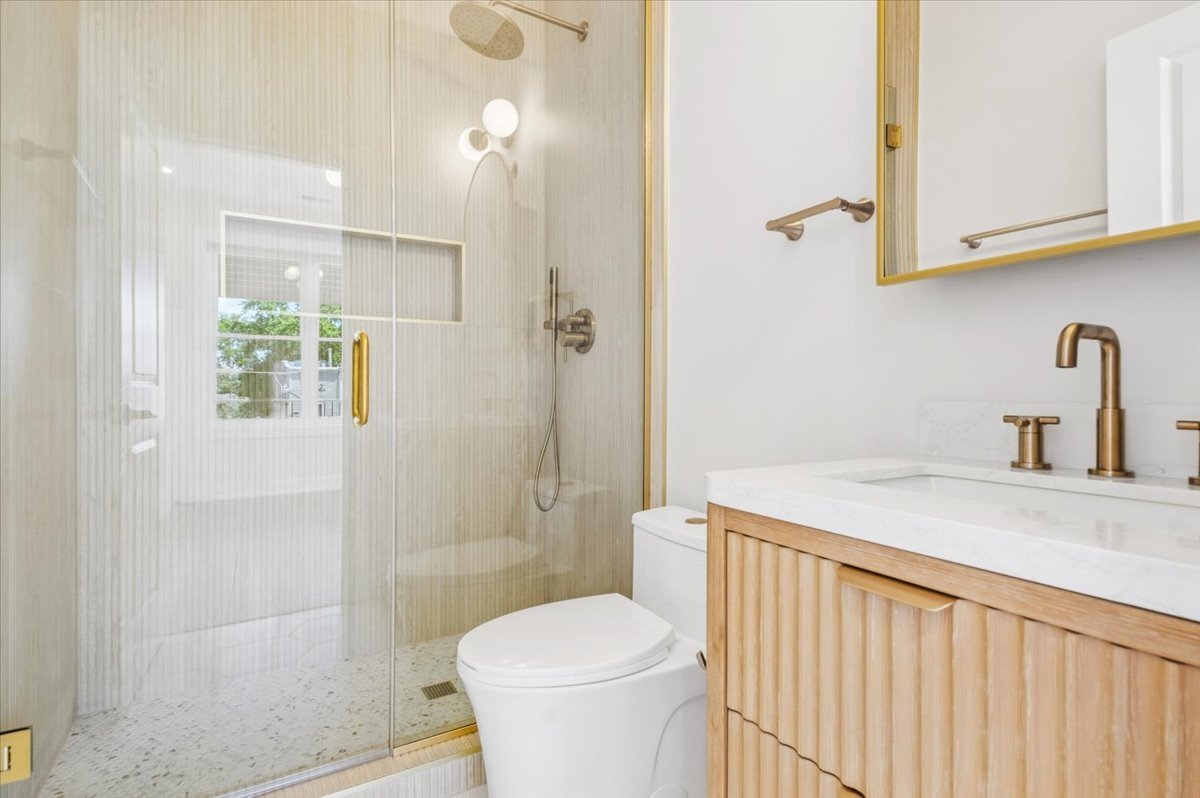 1540 W Rosemont Avenue G Property Photo 18