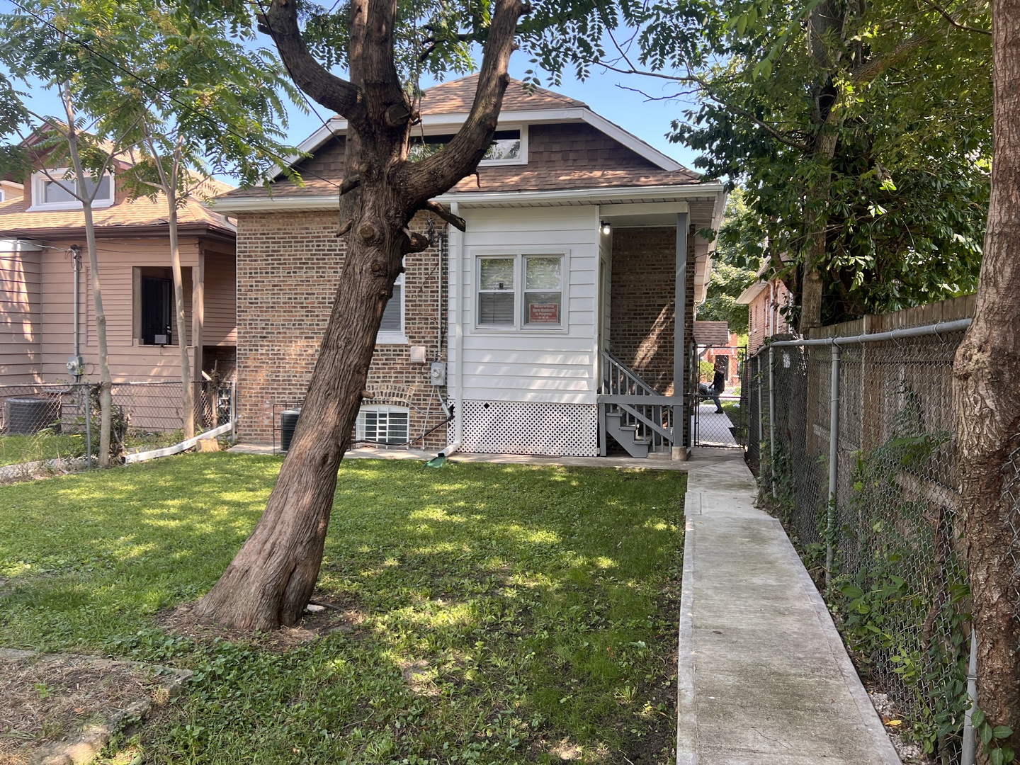 8340 S Paxton Avenue Property Photo 21