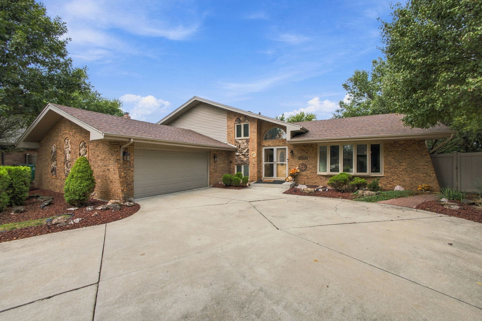 8040 Chippewa Trail Property Photo 3