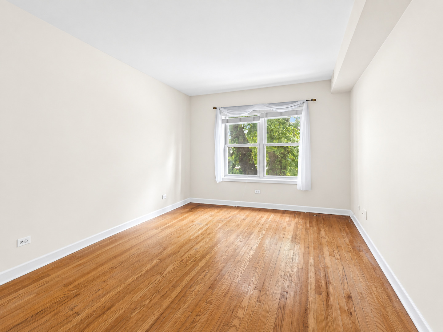 34 S 6th Avenue 2k Property Photo 3
