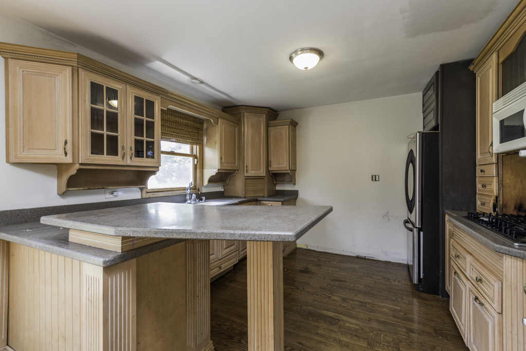 39056 N Poplar Street Property Photo 6