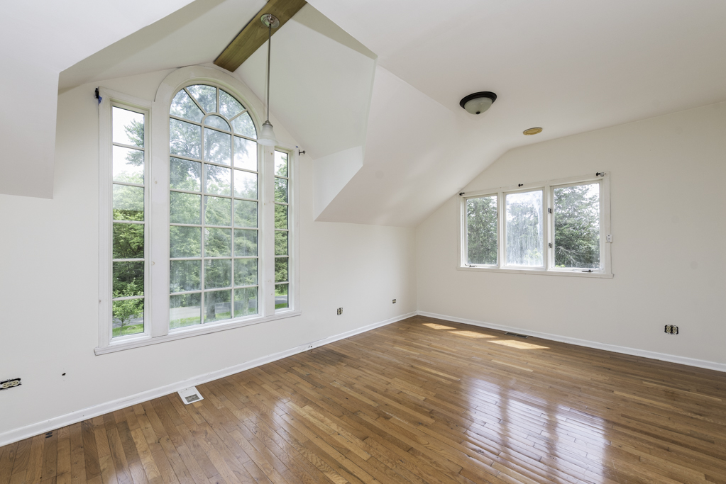 39056 N Poplar Street Property Photo 10