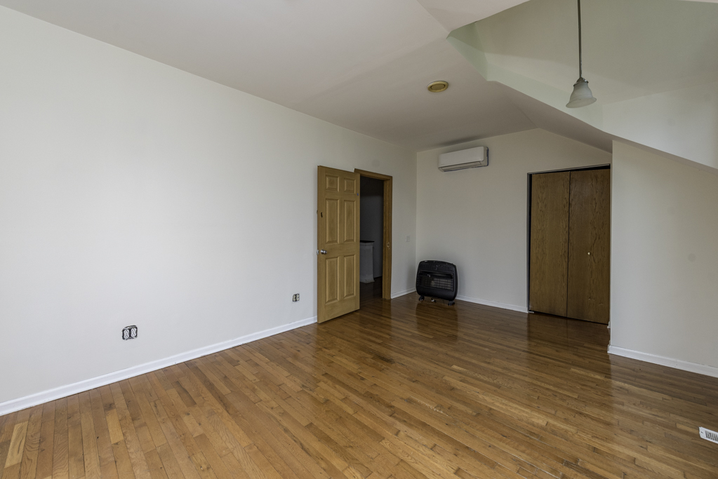 39056 N Poplar Street Property Photo 11