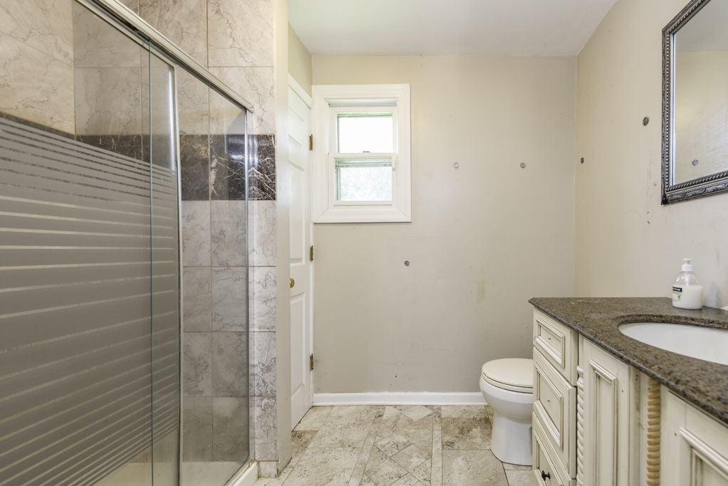 39056 N Poplar Street Property Photo 16