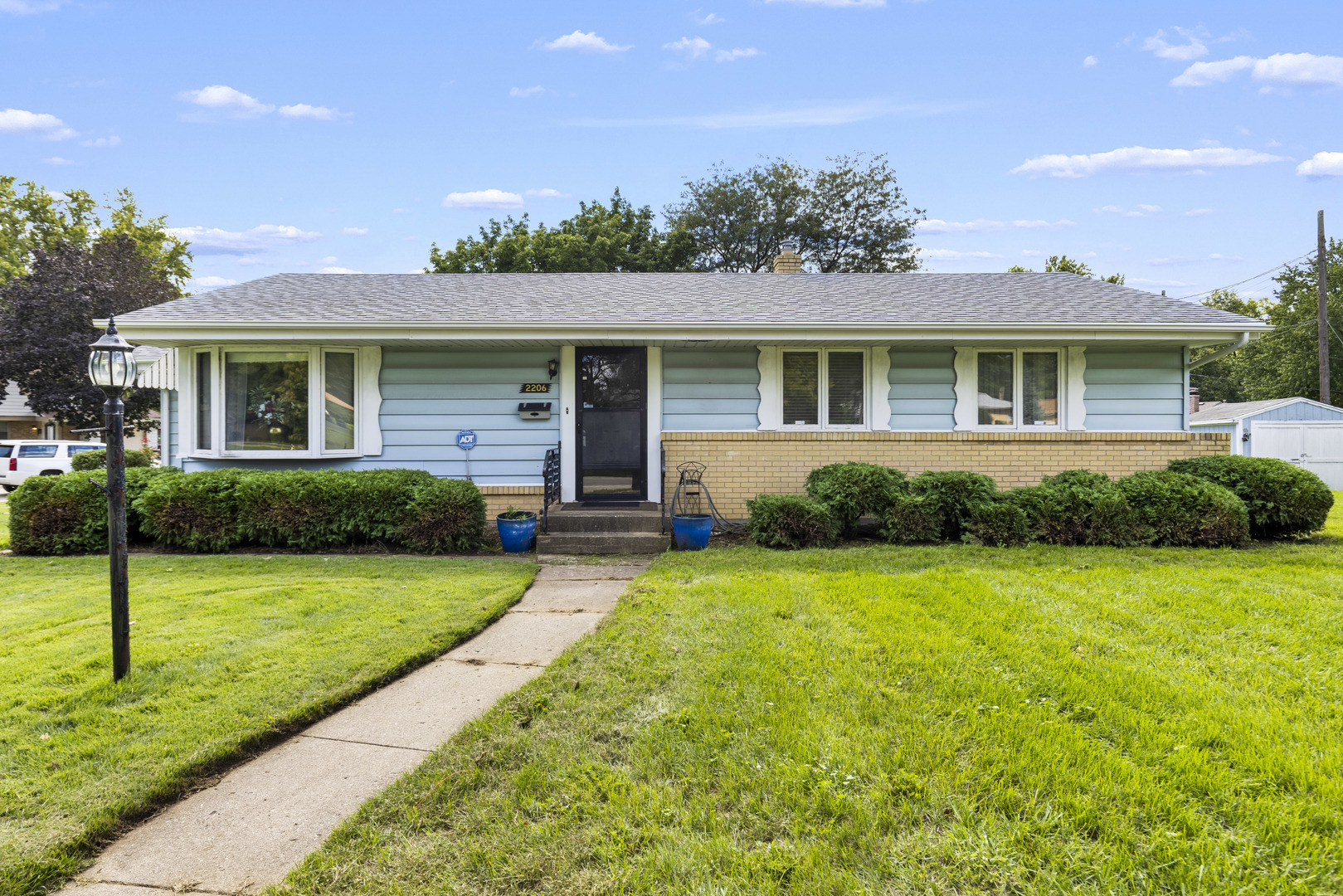 2206 Halsted Road Property Photo 1