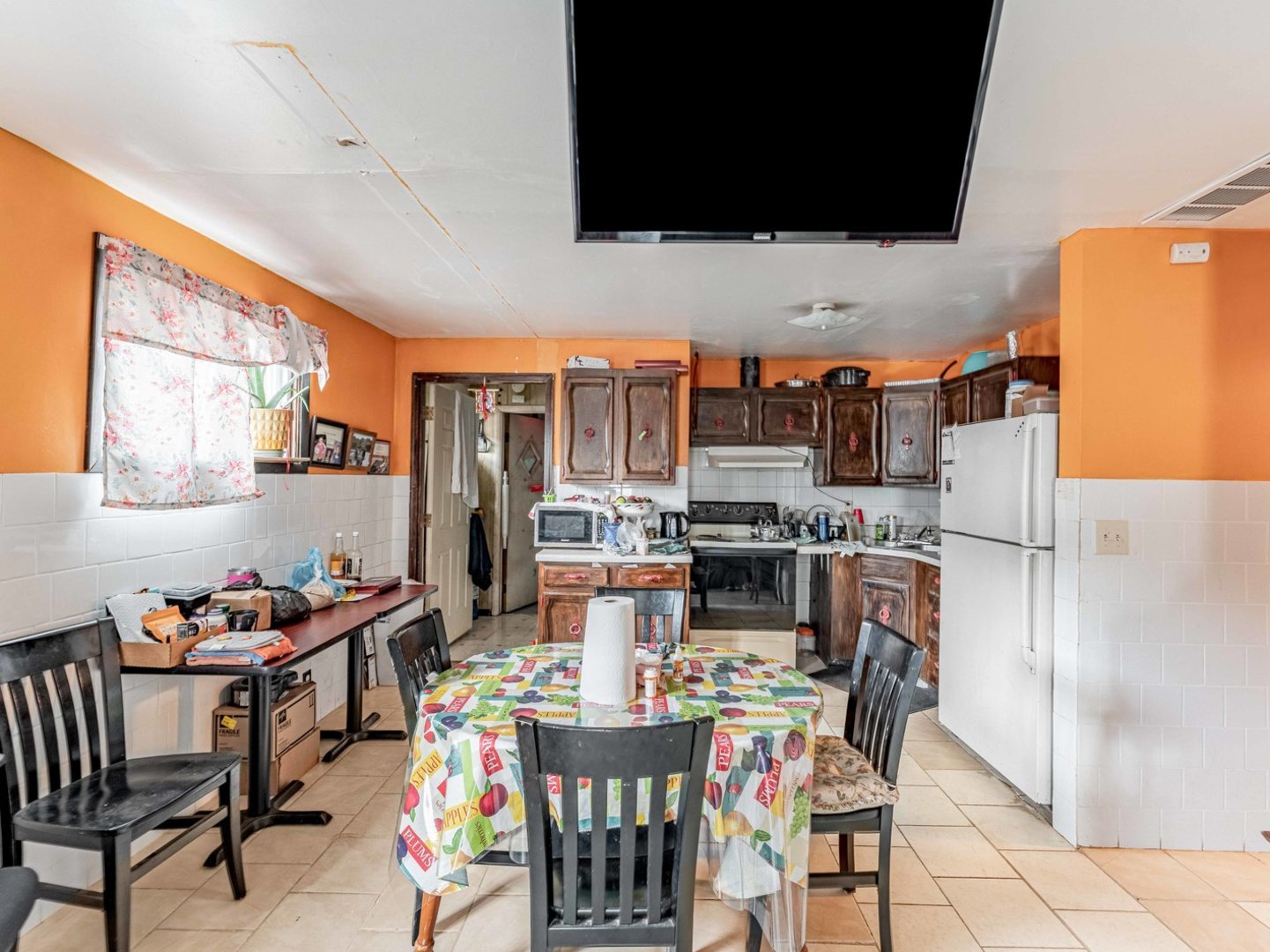 6105 S Archer Road Property Photo 8