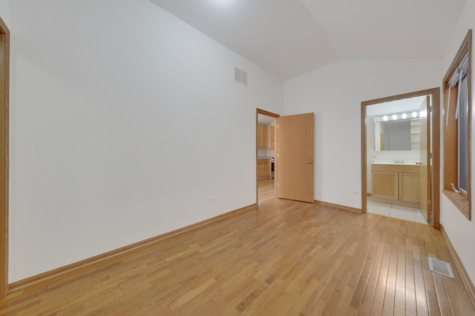 4177 S Emerald Avenue Property Photo 14
