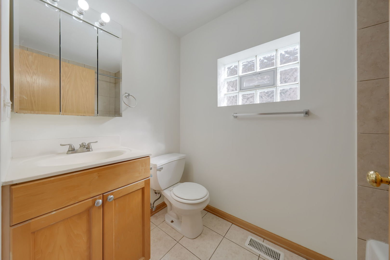 4177 S Emerald Avenue Property Photo 20