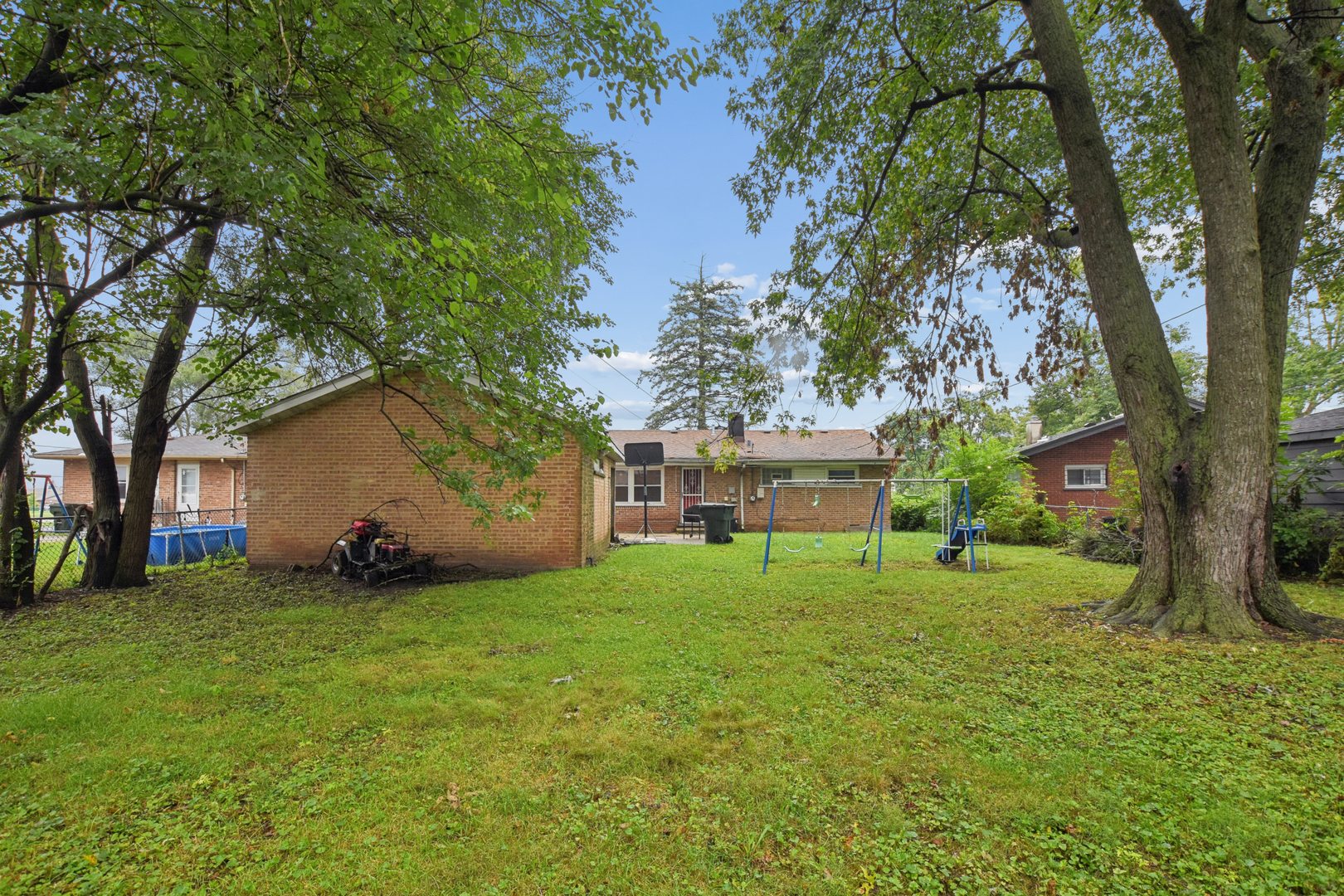 16028 Richmond Avenue Property Photo 13