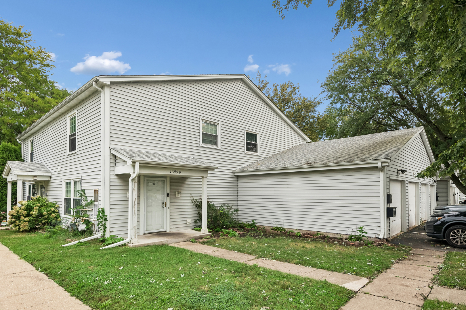 1395 S Glen Circle B Property Photo 1