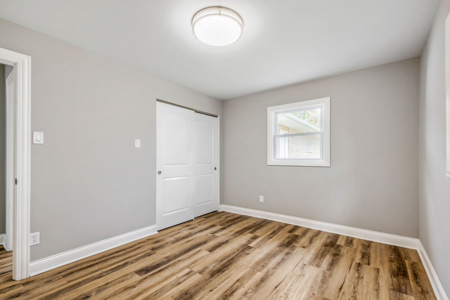 615 W 16th Place Property Photo 12