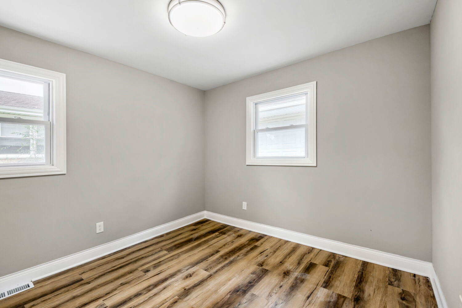 615 W 16th Place Property Photo 14