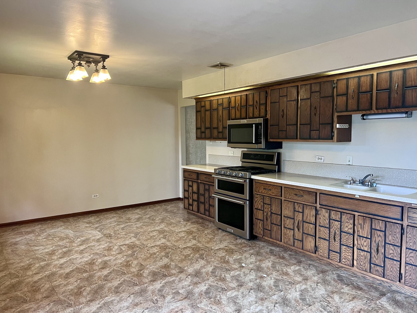 15035 Naughton Drive Property Photo 5