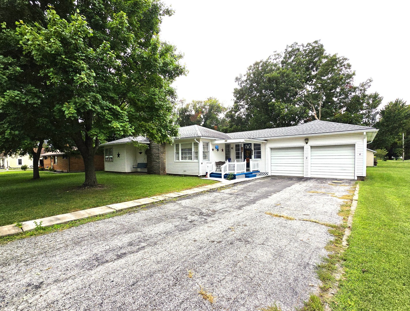 355 Lee Evans Drive Property Photo 2