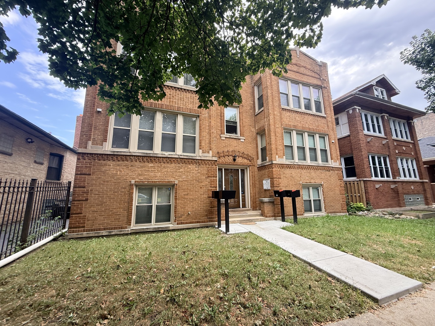1025 S Austin Boulevard 2N Property Photo 1