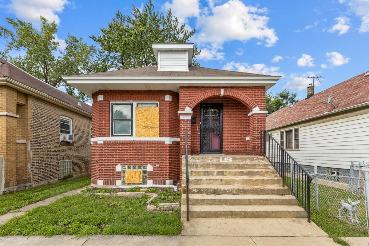 9132 S Blackstone Avenue Property Photo 2