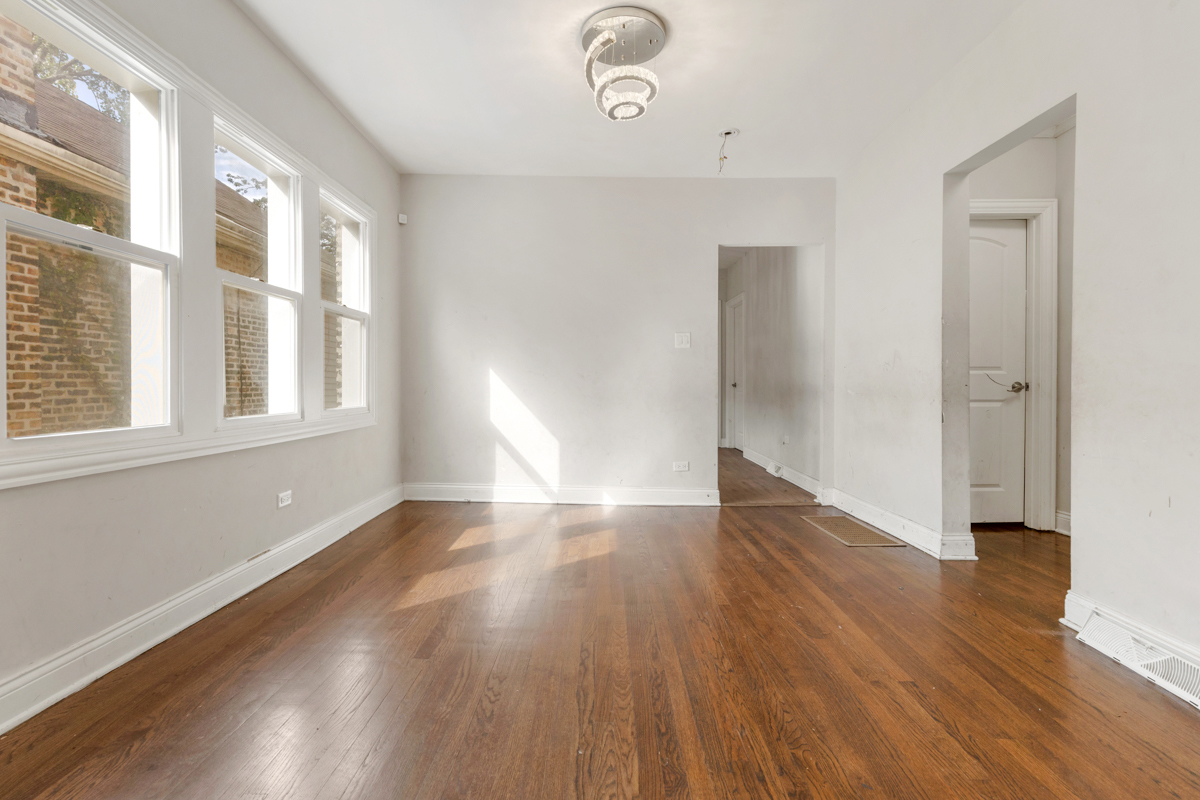 9132 S Blackstone Avenue Property Photo 6