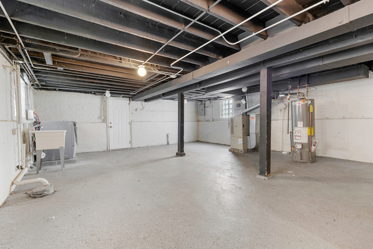 9132 S Blackstone Avenue Property Photo 12