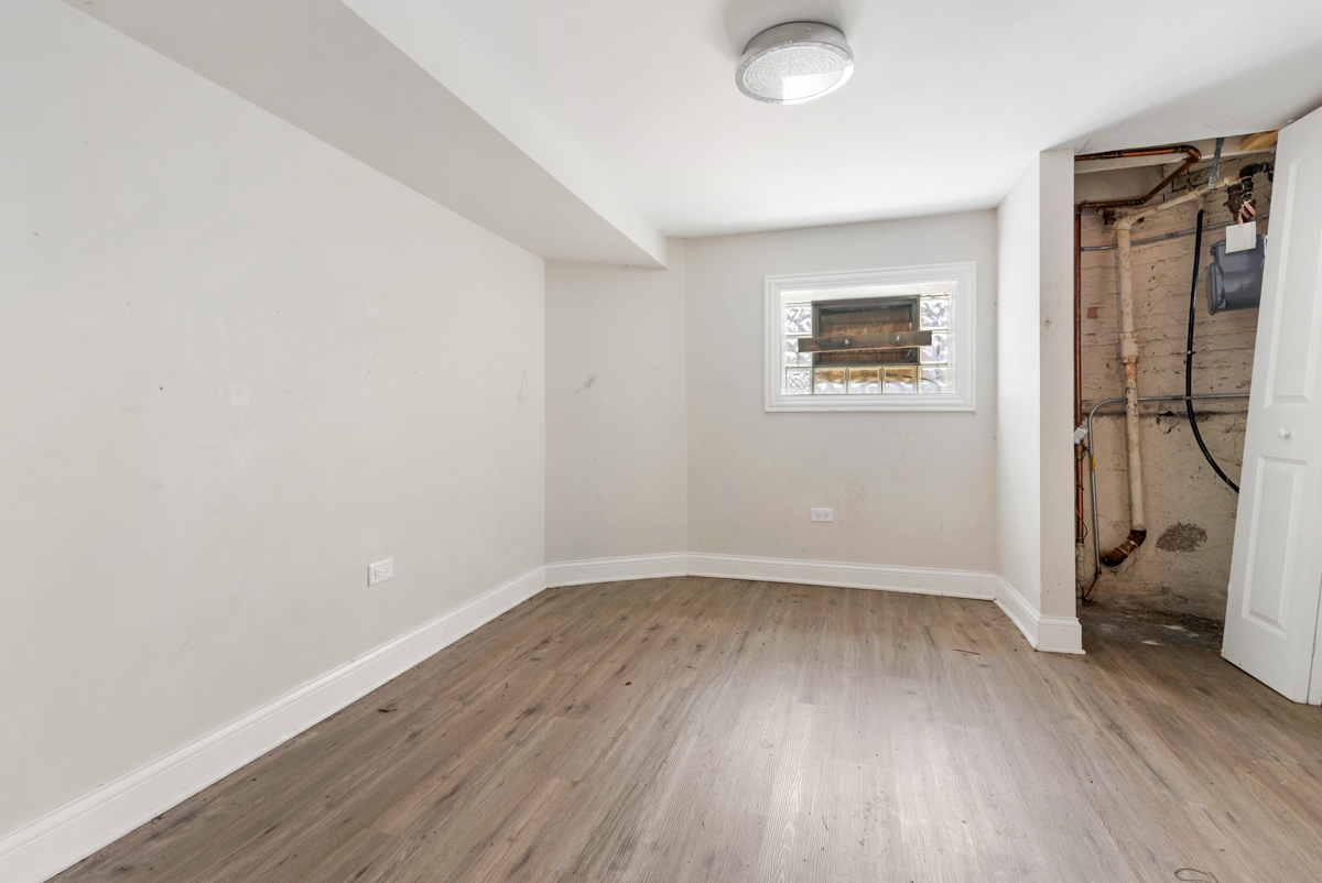 9132 S Blackstone Avenue Property Photo 14