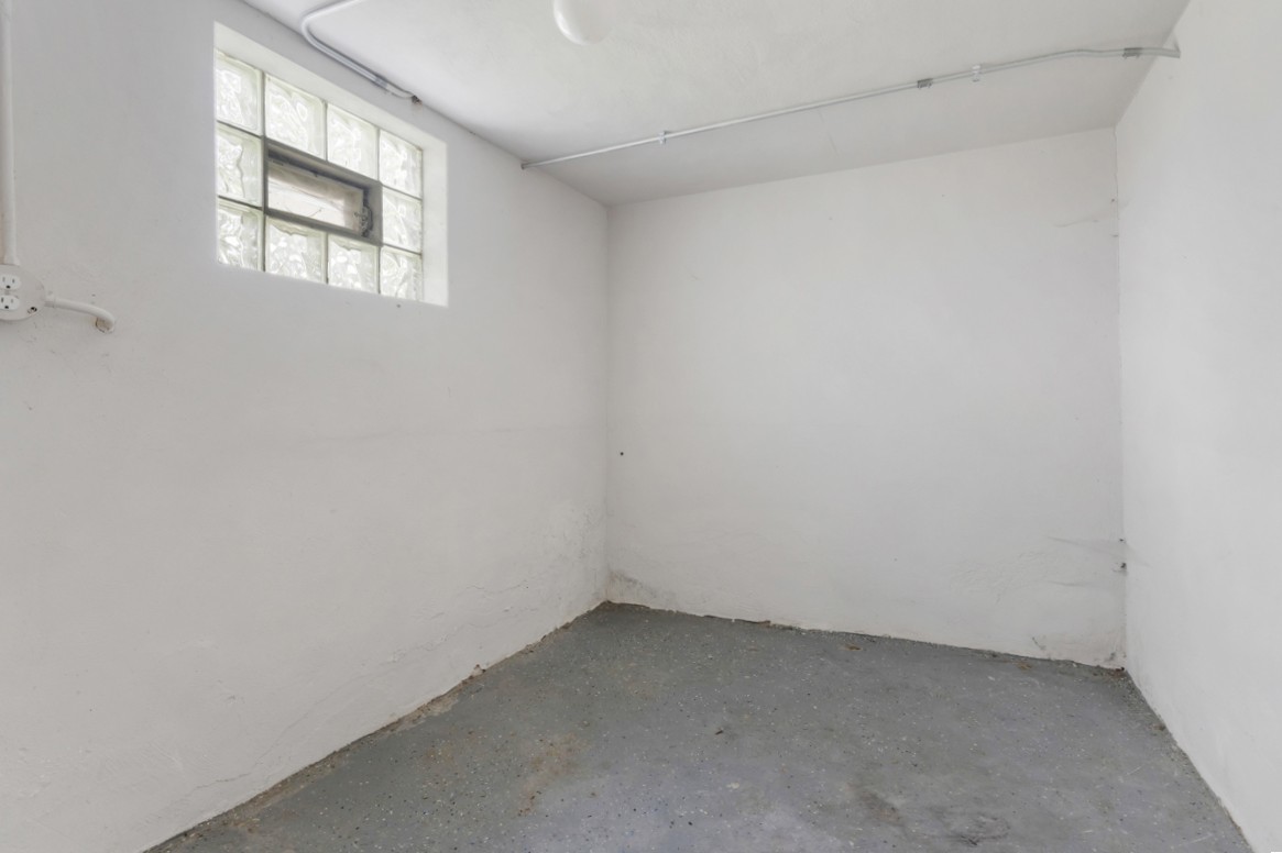 9132 S Blackstone Avenue Property Photo 16