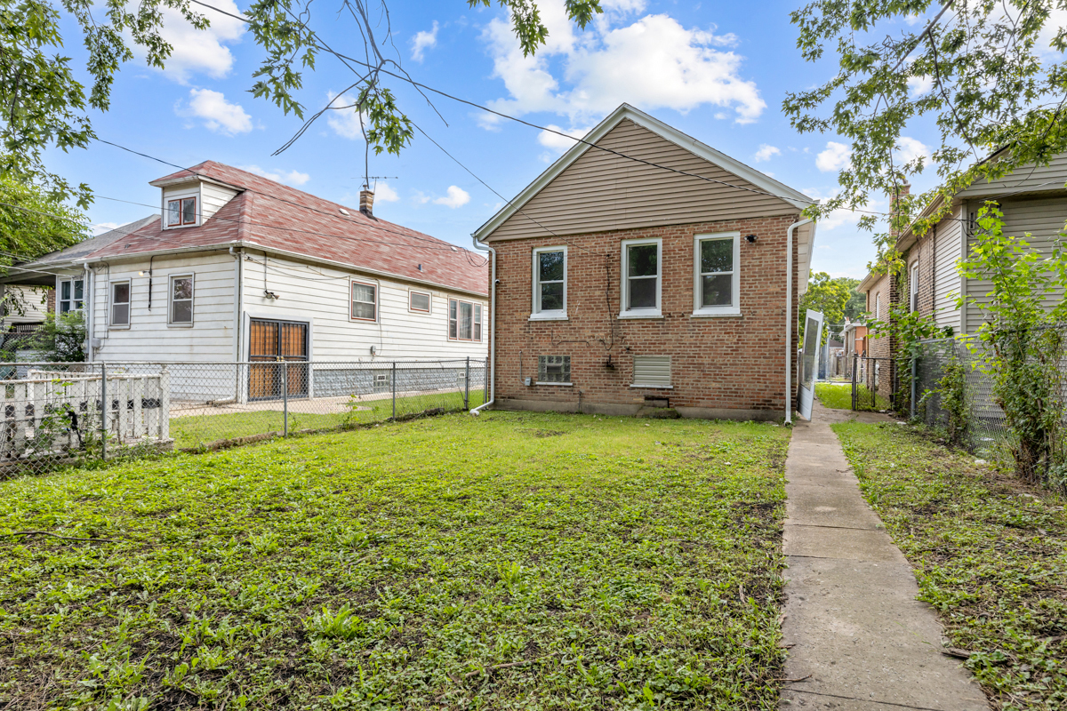 9132 S Blackstone Avenue Property Photo 17