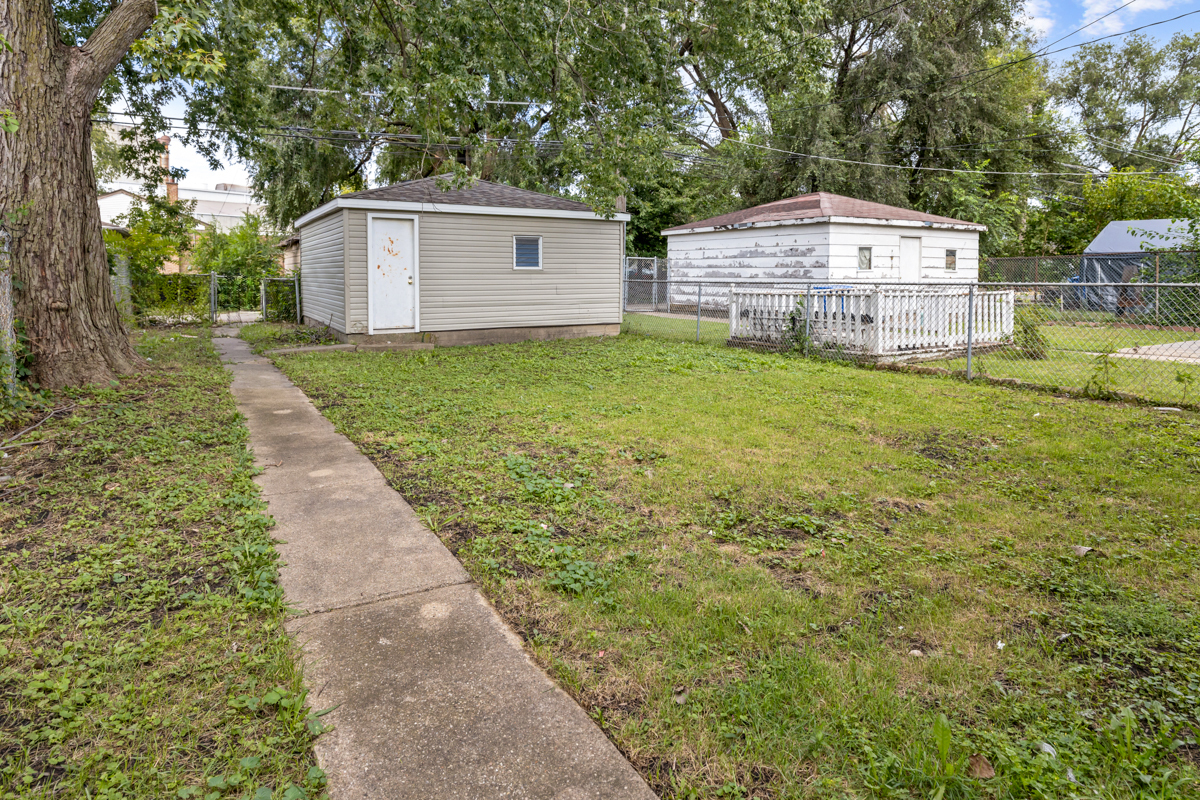 9132 S Blackstone Avenue Property Photo 18