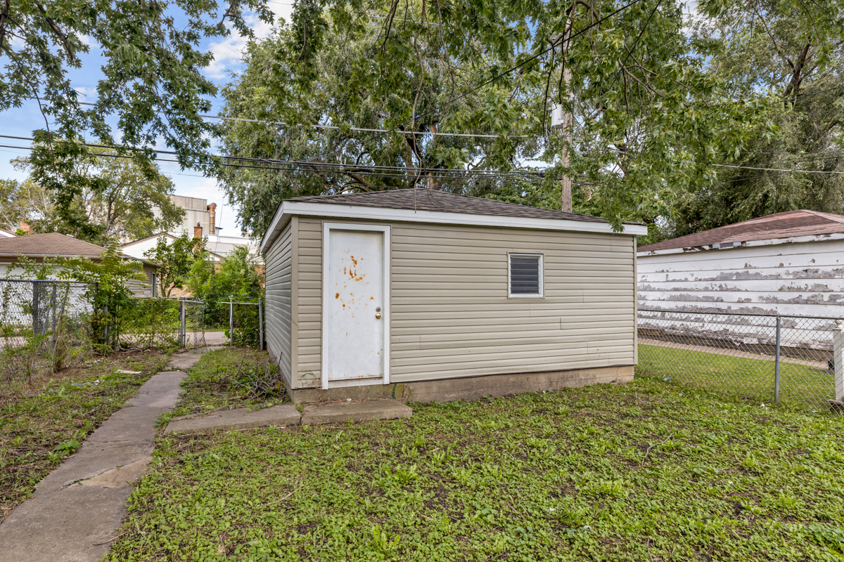 9132 S Blackstone Avenue Property Photo 19