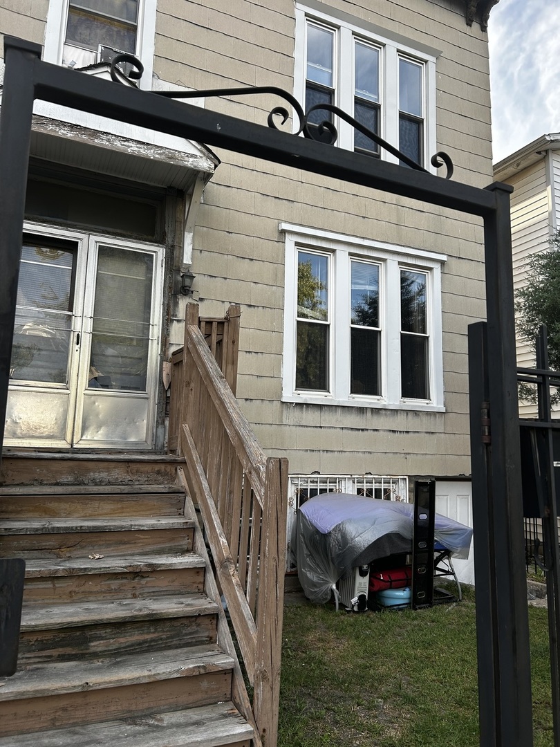 2622 S Ridgeway Avenue Property Photo 1