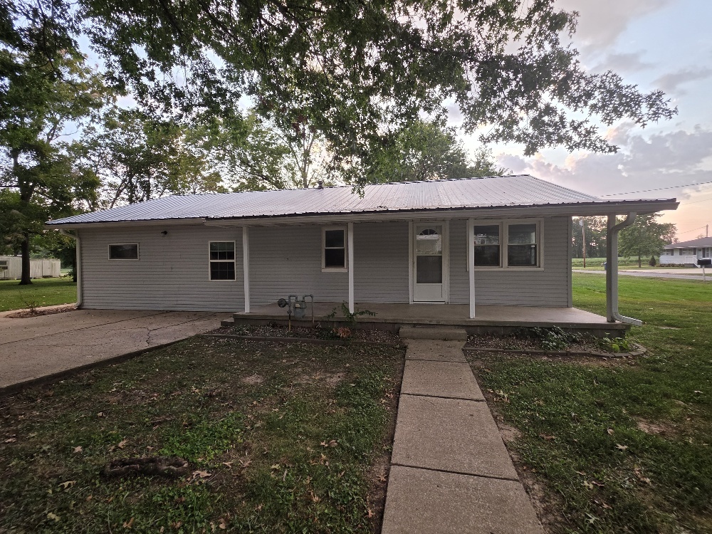 400 S Rea Avenue Property Photo 1