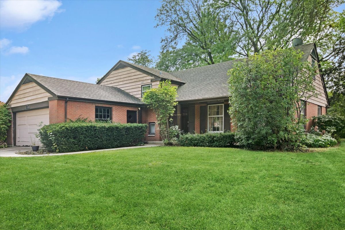 211 W Pickwick Road Property Photo 1