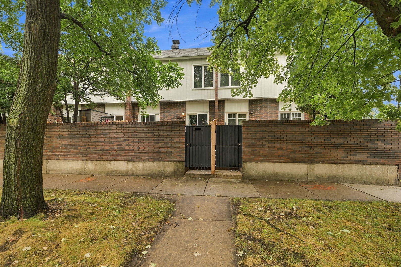 1174 E 53rd Street Property Photo 1