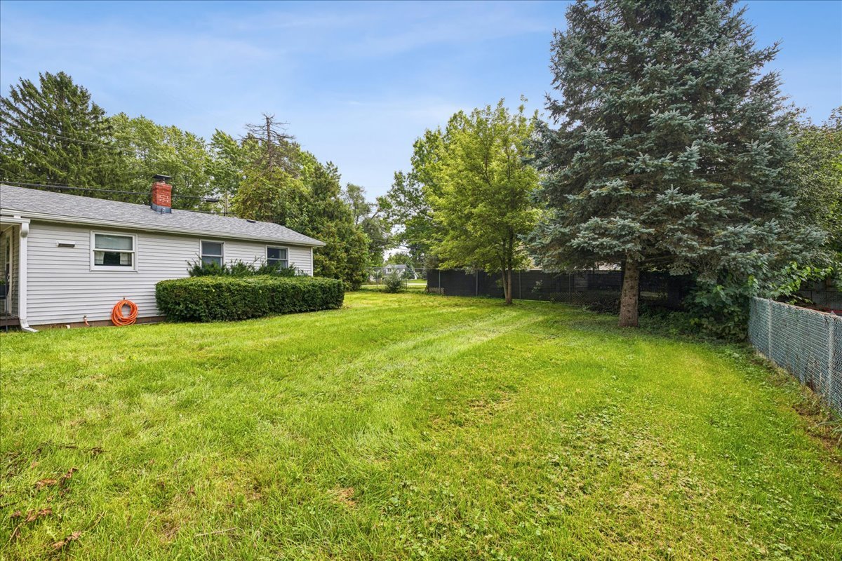 4809 E Wonder Lake Road Property Photo 11