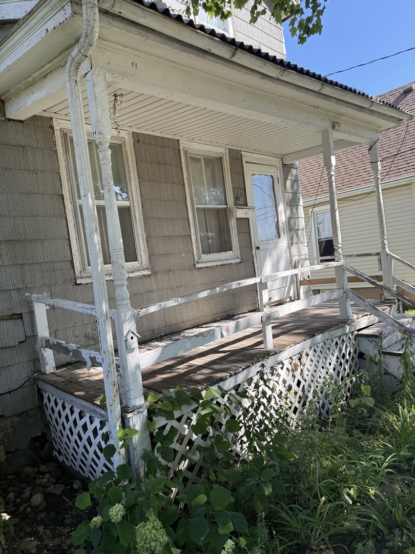 220 1st Street Property Photo 3
