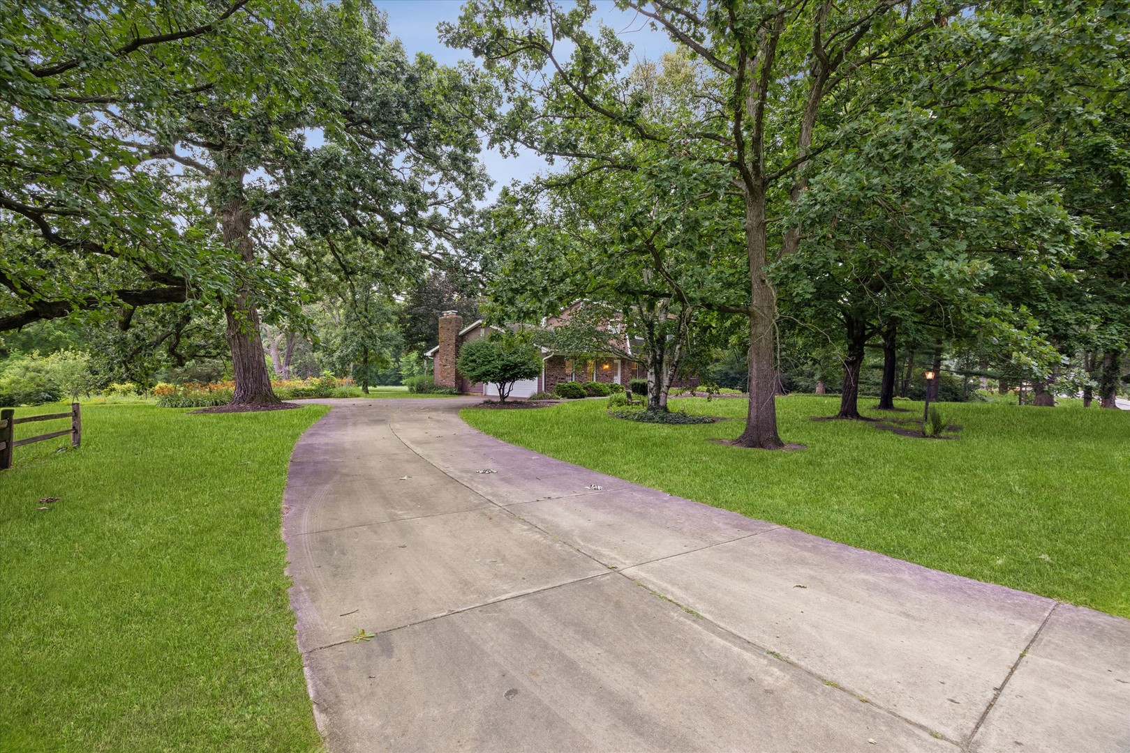2s730 White Oak Lane Property Photo 3