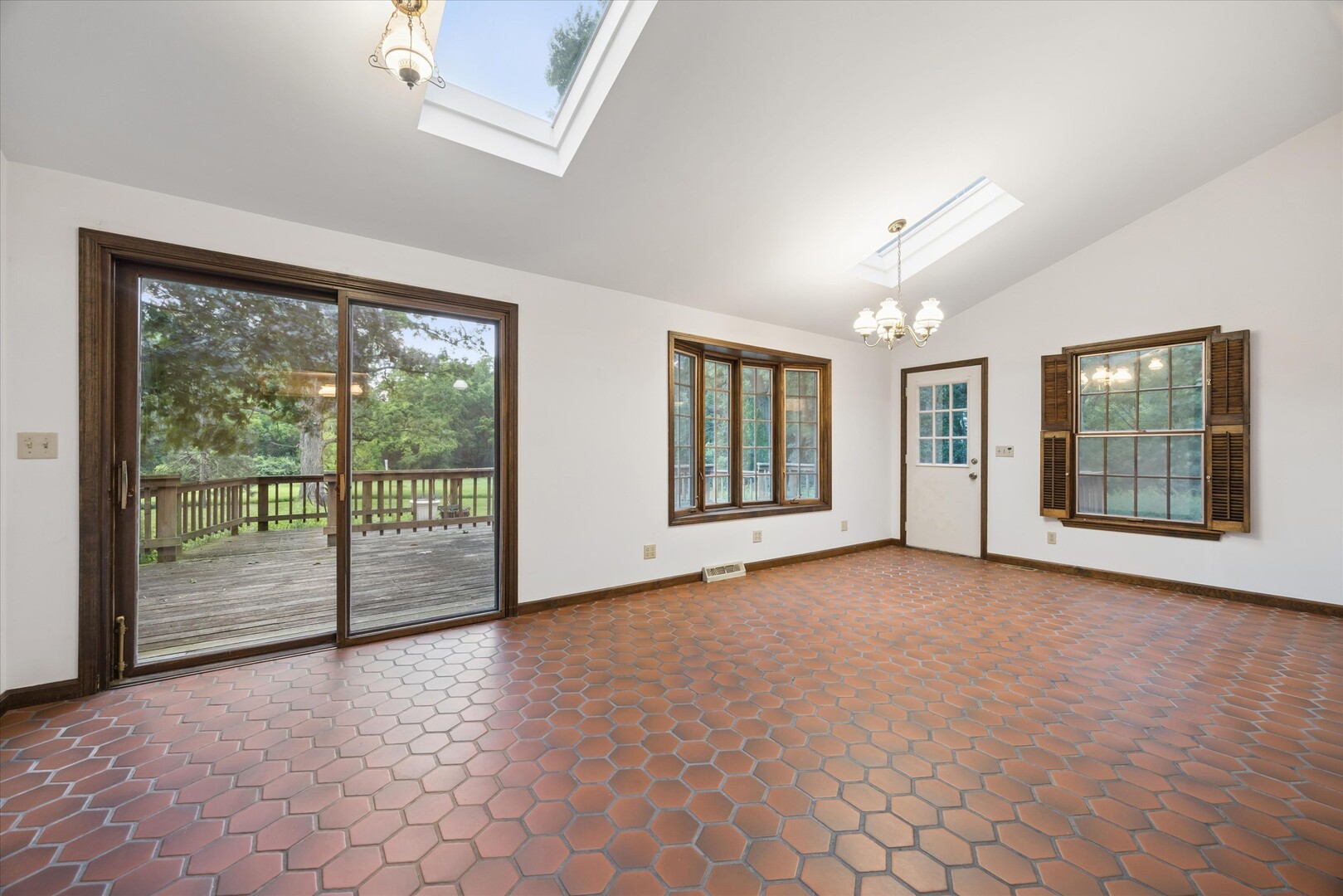 2s730 White Oak Lane Property Photo 6