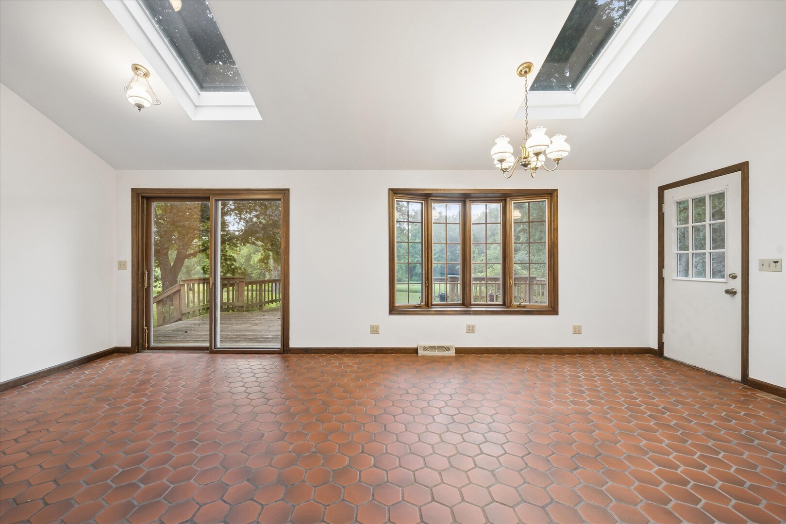 2s730 White Oak Lane Property Photo 7