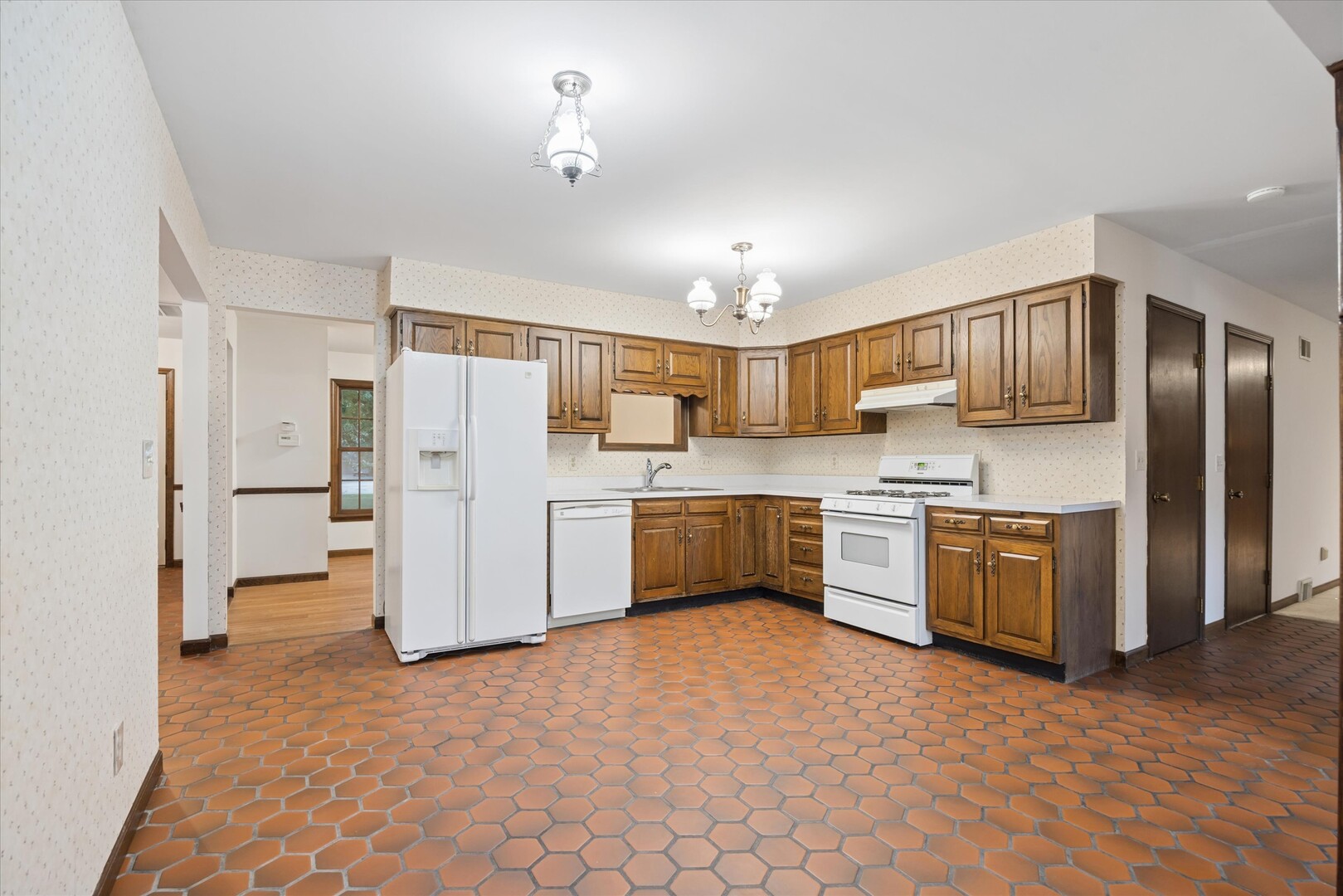 2s730 White Oak Lane Property Photo 9